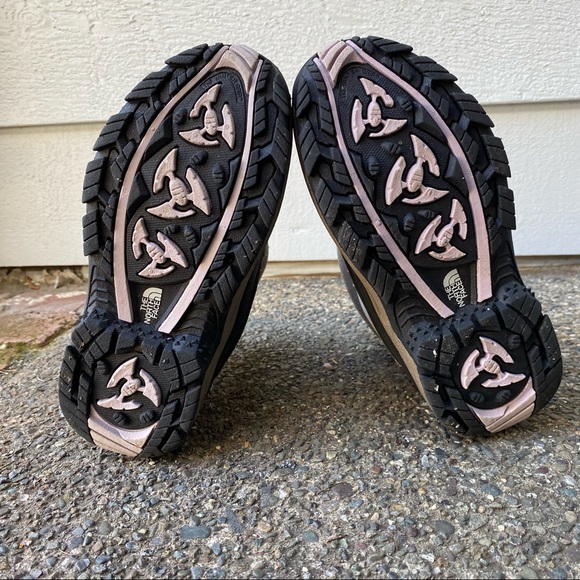 North Face Water Proof Girl’s 4 Hiking boots, Black/Tan - Picture 2 of 10